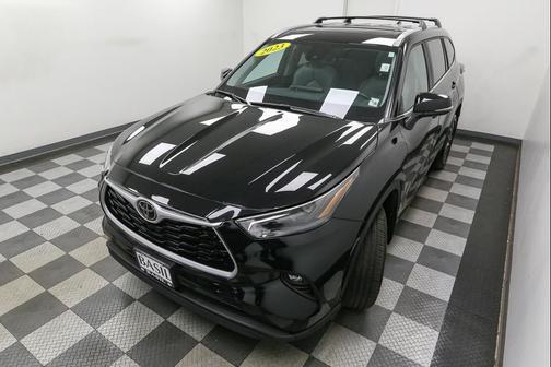 Midnight Black Metallic 2023 Toyota Highlander XLE