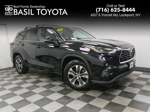 Midnight Black Metallic 2023 Toyota Highlander XLE