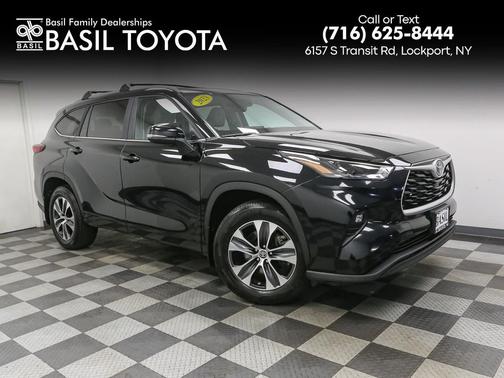 Midnight Black Metallic 2023 Toyota Highlander XLE