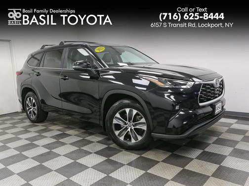 Midnight Black Metallic 2023 Toyota Highlander XLE