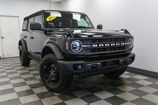Shadow Black 2023 Ford Bronco Black Diamond