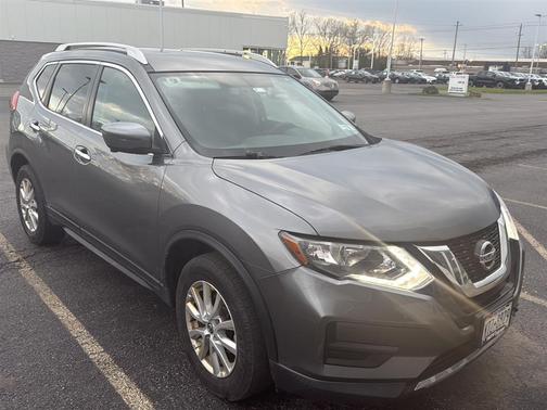 Gun Metallic 2017 Nissan Rogue SV