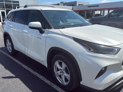 Blizzard Pearl 2021 Toyota Highlander Hybrid LE
