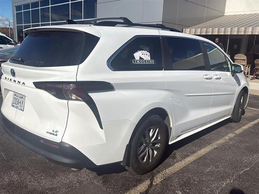2024 Toyota Sienna LE