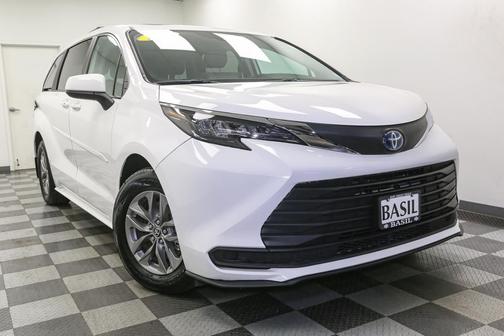 2024 Toyota Sienna LE