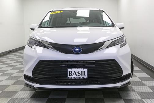 2024 Toyota Sienna LE