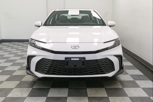 Ice Cap 2026 Toyota Camry SE