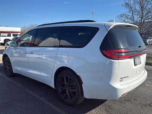 2022 Chrysler Pacifica Touring L