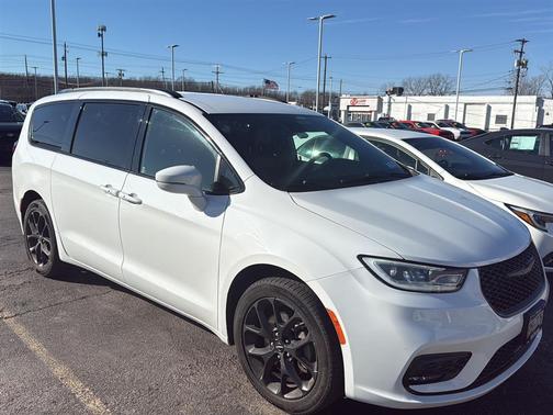 2022 Chrysler Pacifica Touring L