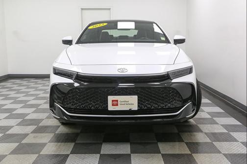 Black/Oxygen White 2023 Toyota Crown Platinum