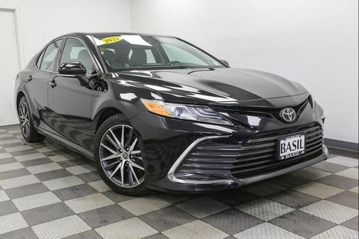 Midnight Black Metallic 2022 Toyota Camry XLE