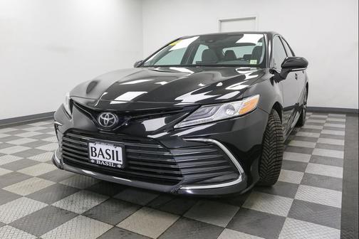 Midnight Black Metallic 2022 Toyota Camry XLE