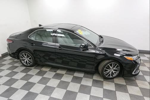 Midnight Black Metallic 2022 Toyota Camry XLE