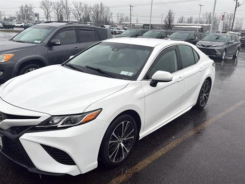 2020 Toyota Camry SE