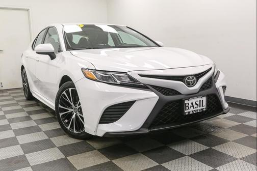 Super White 2020 Toyota Camry SE