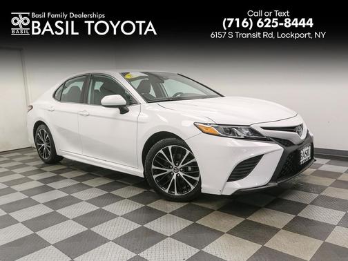 Super White 2020 Toyota Camry SE