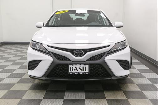 Super White 2020 Toyota Camry SE