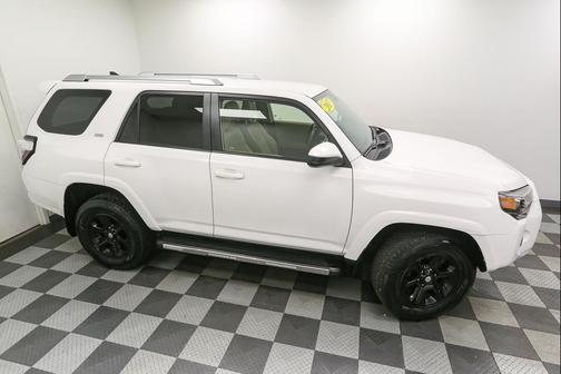 Super White 2017 Toyota 4Runner SR5