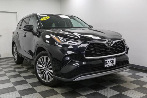 Midnight Black Metallic 2021 Toyota Highlander Platinum