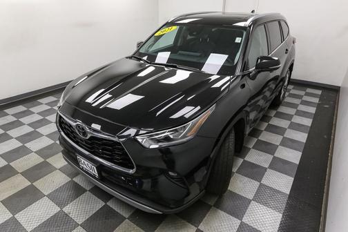 Midnight Black Metallic 2021 Toyota Highlander Platinum