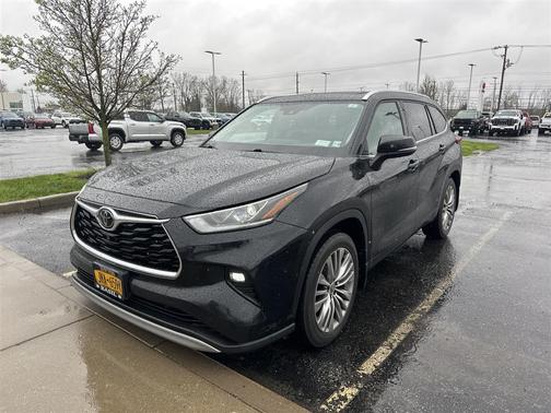 Midnight Black Metallic 2021 Toyota Highlander Platinum