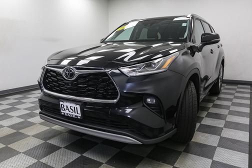 Midnight Black Metallic 2021 Toyota Highlander Platinum