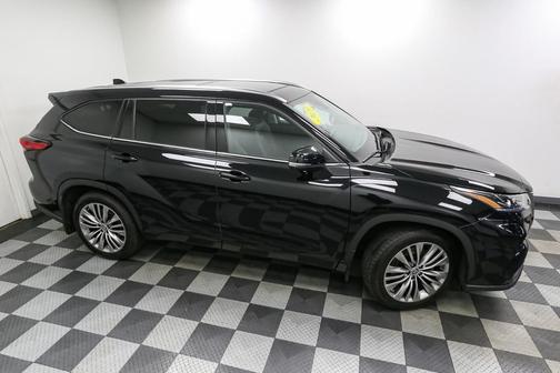 Midnight Black Metallic 2021 Toyota Highlander Platinum