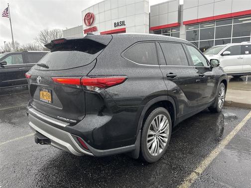Midnight Black Metallic 2021 Toyota Highlander Platinum