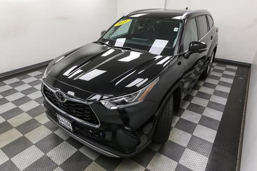 Midnight Black Metallic 2021 Toyota Highlander Platinum