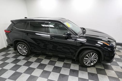 Midnight Black Metallic 2021 Toyota Highlander Platinum