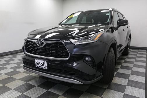 Midnight Black Metallic 2021 Toyota Highlander Platinum