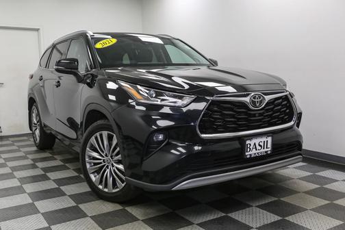 Midnight Black Metallic 2021 Toyota Highlander Platinum