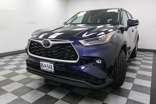 2022 Toyota Highlander LE