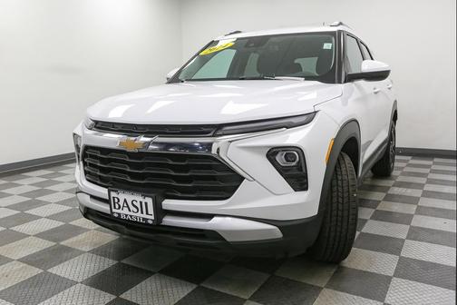 Summit White 2024 Chevrolet Trailblazer LT