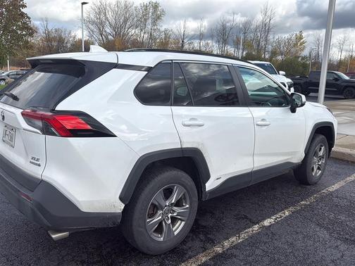 2022 Toyota RAV4 Hybrid XLE