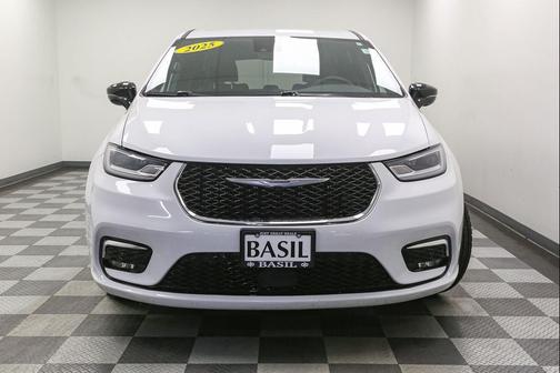 Bright White Clearcoat 2025 Chrysler Pacifica L