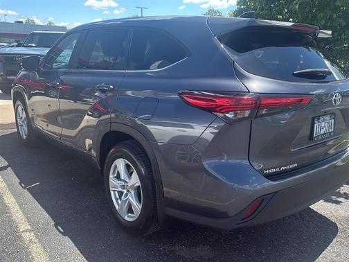 Magnetic Gray Metallic 2023 Toyota Highlander LE