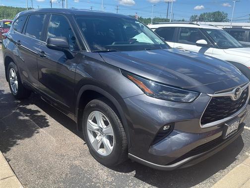 Magnetic Gray Metallic 2023 Toyota Highlander LE