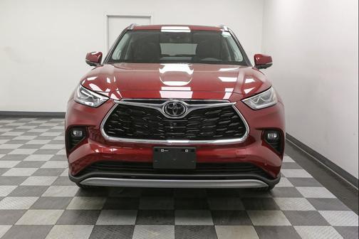 Ruby Flare Pearl 2026 Toyota Highlander Hybrid Platinum