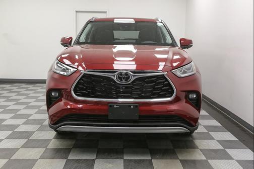 Ruby Flare Pearl 2026 Toyota Highlander Hybrid Platinum