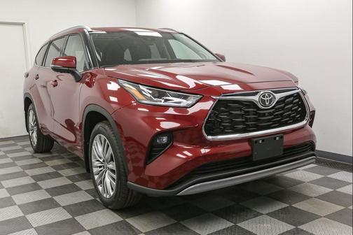 Ruby Flare Pearl 2026 Toyota Highlander Hybrid Platinum