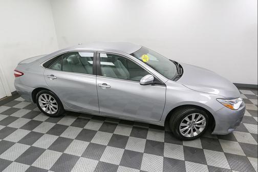 Celestial Silver Metallic 2017 Toyota Camry XLE