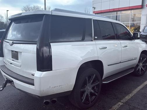 2017 Cadillac Escalade Luxury