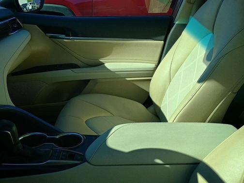 2018 Toyota Camry Hybrid XLE