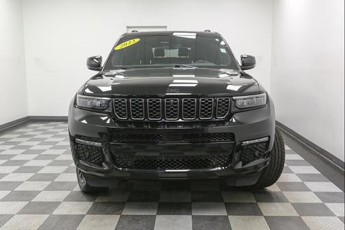 Diamond Black Crystal Pearlcoat 2023 Jeep Grand Cherokee L Summit Reserve