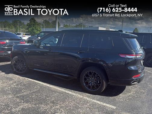 Diamond Black Crystal Pearlcoat 2023 Jeep Grand Cherokee L Summit Reserve