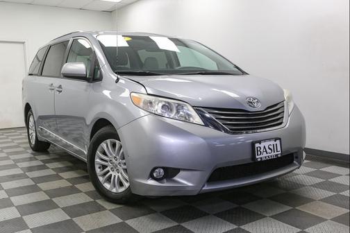 Silver Sky Metallic 2014 Toyota Sienna XLE