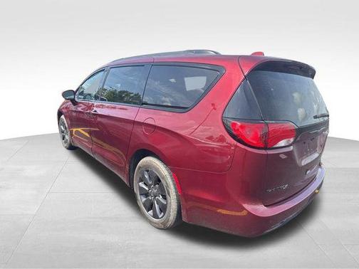 2020 Chrysler Pacifica Hybrid Touring L