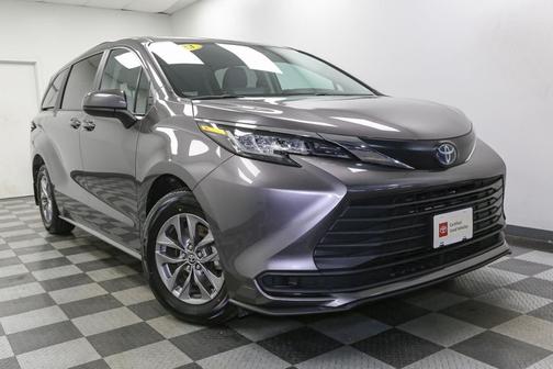 2023 Toyota Sienna LE