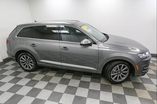 Graphite Gray Metallic 2018 Audi Q7 3.0T Premium Plus